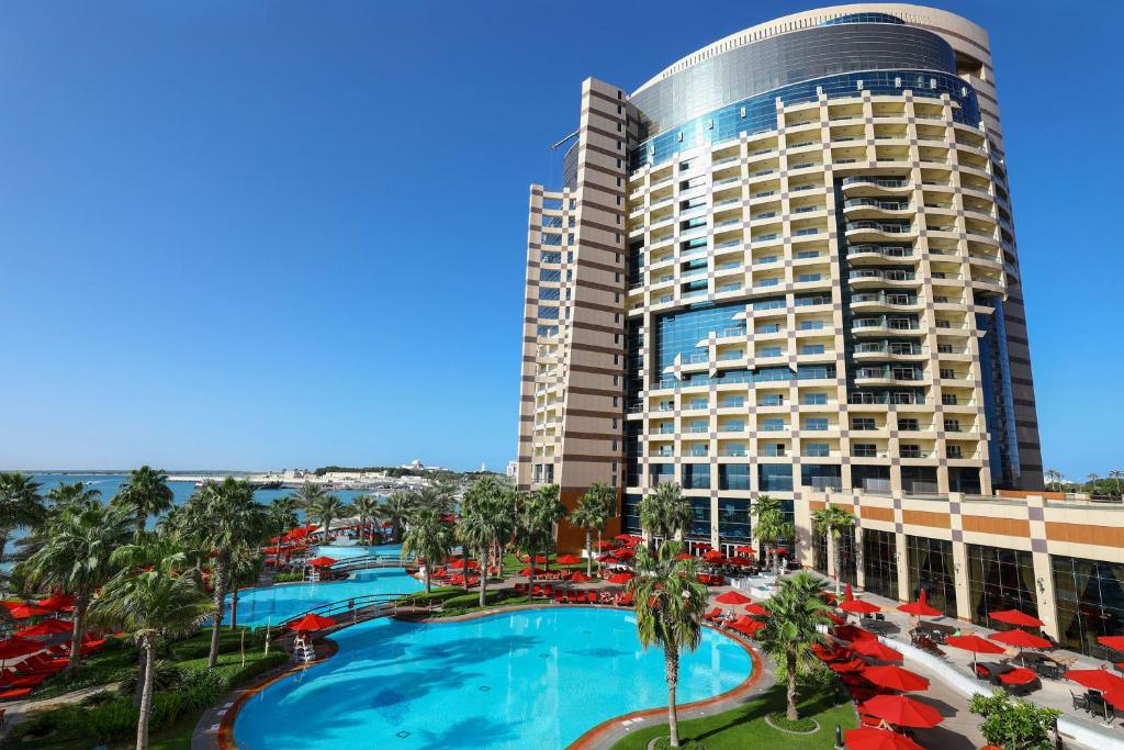Al Khalidiya Palace Rayhaan Hotel
